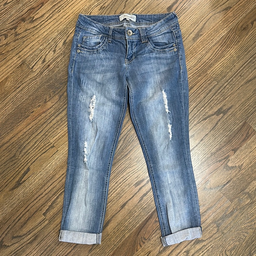 Junior’s size 7 - Rewind - boyfriend style jeans - roll cuff